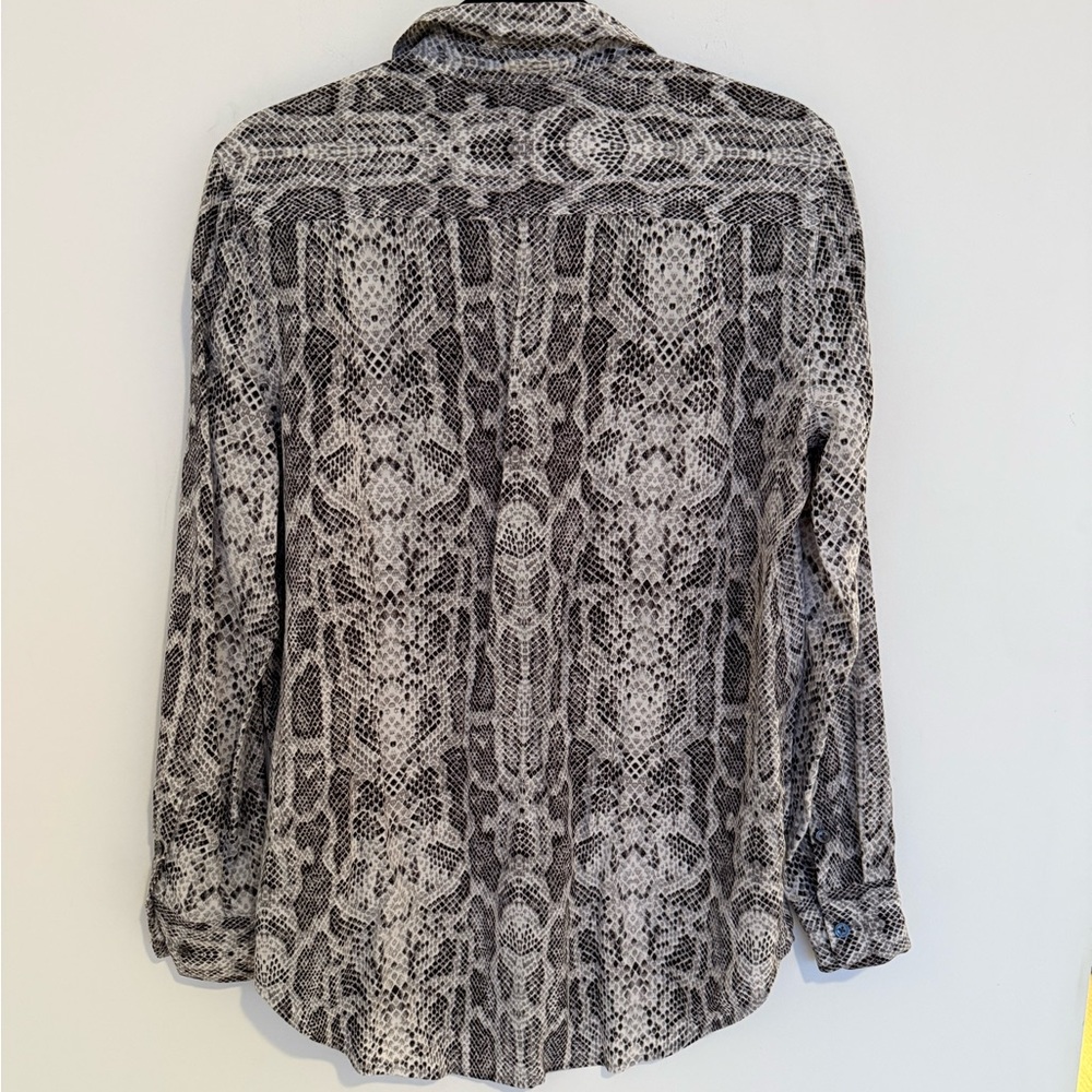 EQUIPMENT Shirt Womens Small Gray Silk Python Snake Print Long Sleeve Button Up - Picture 3 of 4